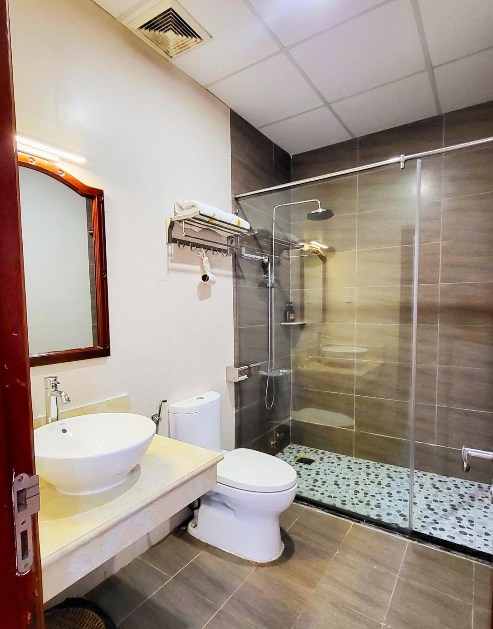 Hoang Son Hotel - Кантхо Экстерьер фото